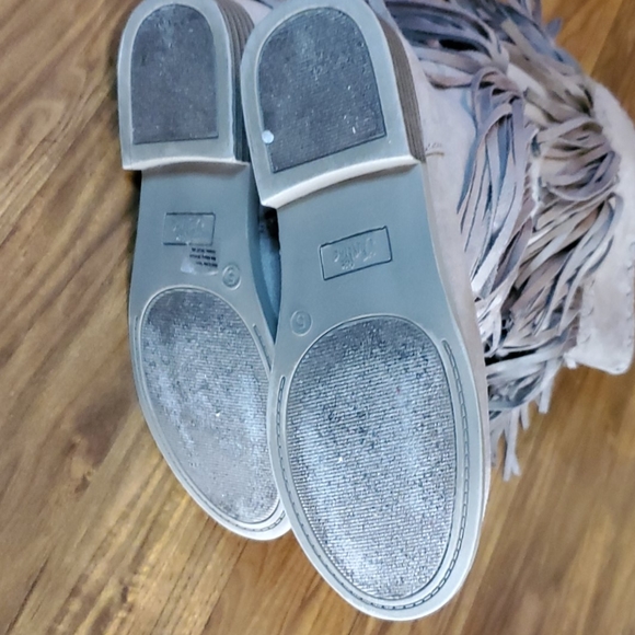 Boots - Picture 5 of 5